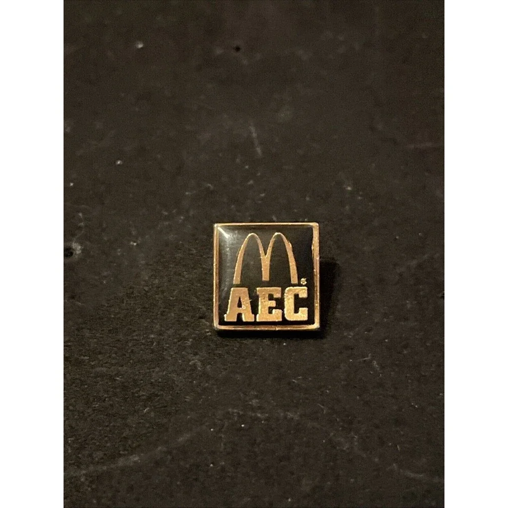 McDonald’s AEC Advanced Executive Course‎ Employee Lapel Hat Pin